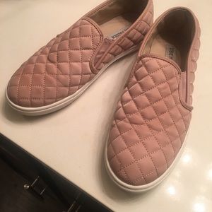 STEVE MADDEN Slip Ons